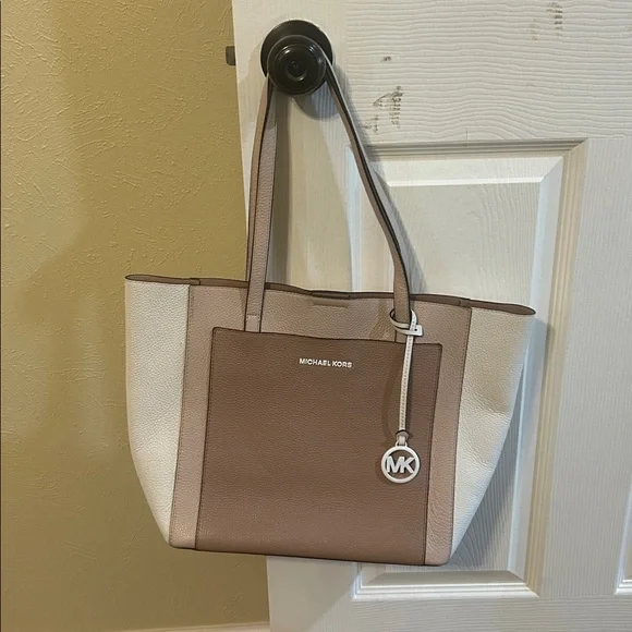 Michael Kors Tan Tote Bag - Picture 1 of 9